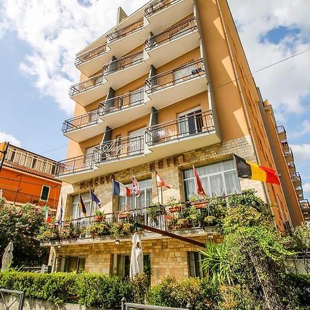 Hotel Minerva Pietra Ligure Exteriör bild