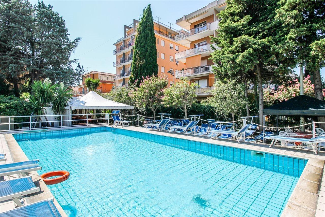 Hotel Minerva Pietra Ligure Exteriör bild