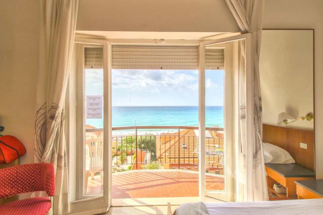 Hotel Minerva Pietra Ligure Exteriör bild