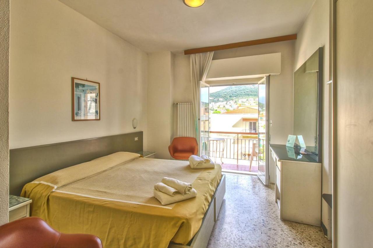 Hotel Minerva Pietra Ligure Exteriör bild